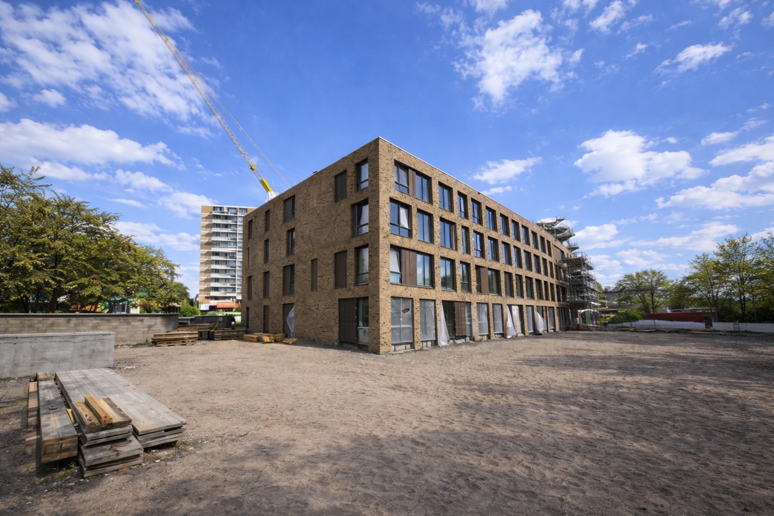 Metselwerk herstellen appartementencomplex Ridderkerk met steiger — Wolfe Bouw