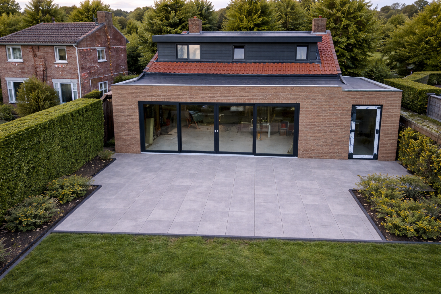 Bovenaanzicht uitbouw woning Lage Zwaluwe met plat dak — Wolfe Bouw Breda