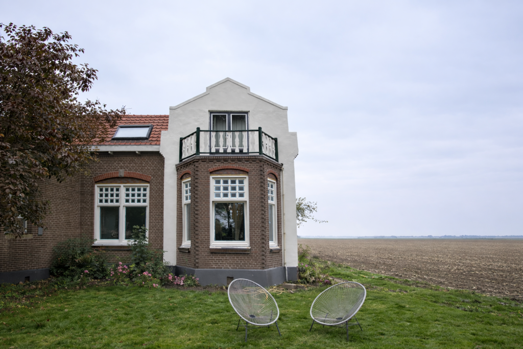 Nette gevel vrijstaande woning na gevel reinigen — Wolfe Bouw Breda