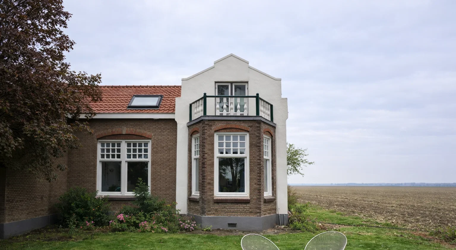 Verweerde gevel vrijstaande villa Oudemolen voor gevel schilderen — Wolfe Bouw
